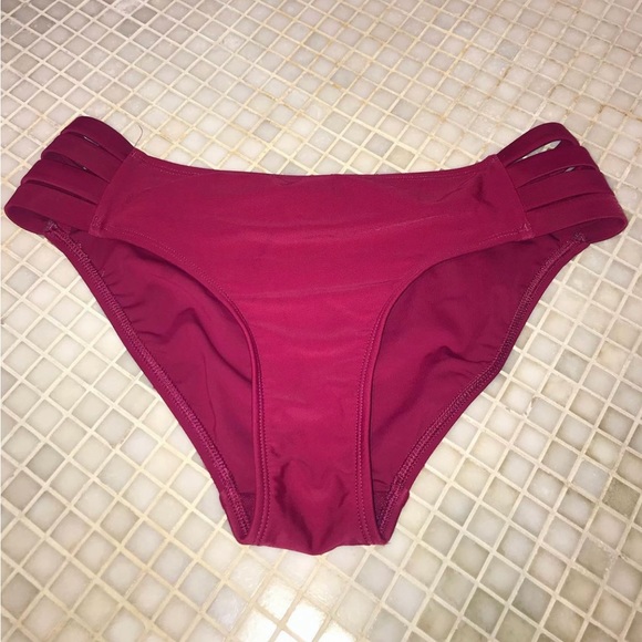 BIKINI VILLAGE bikini set 👙
never worn!
top + bottom - Picture 2 of 3